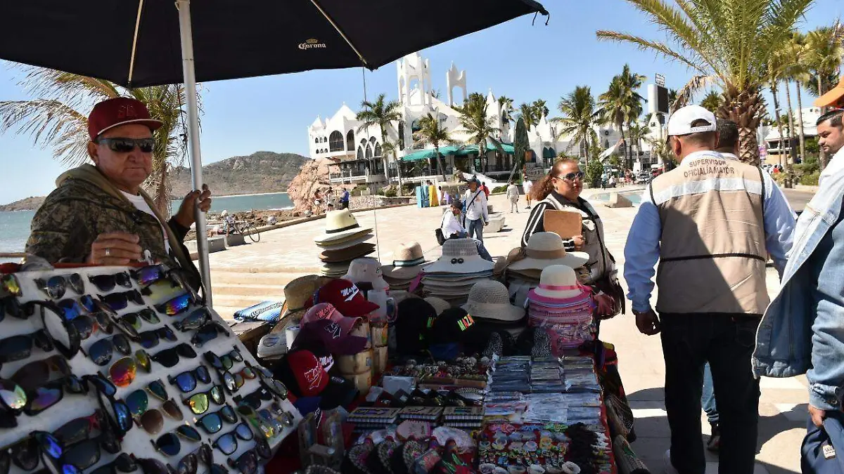 vendedores playa mazatlán